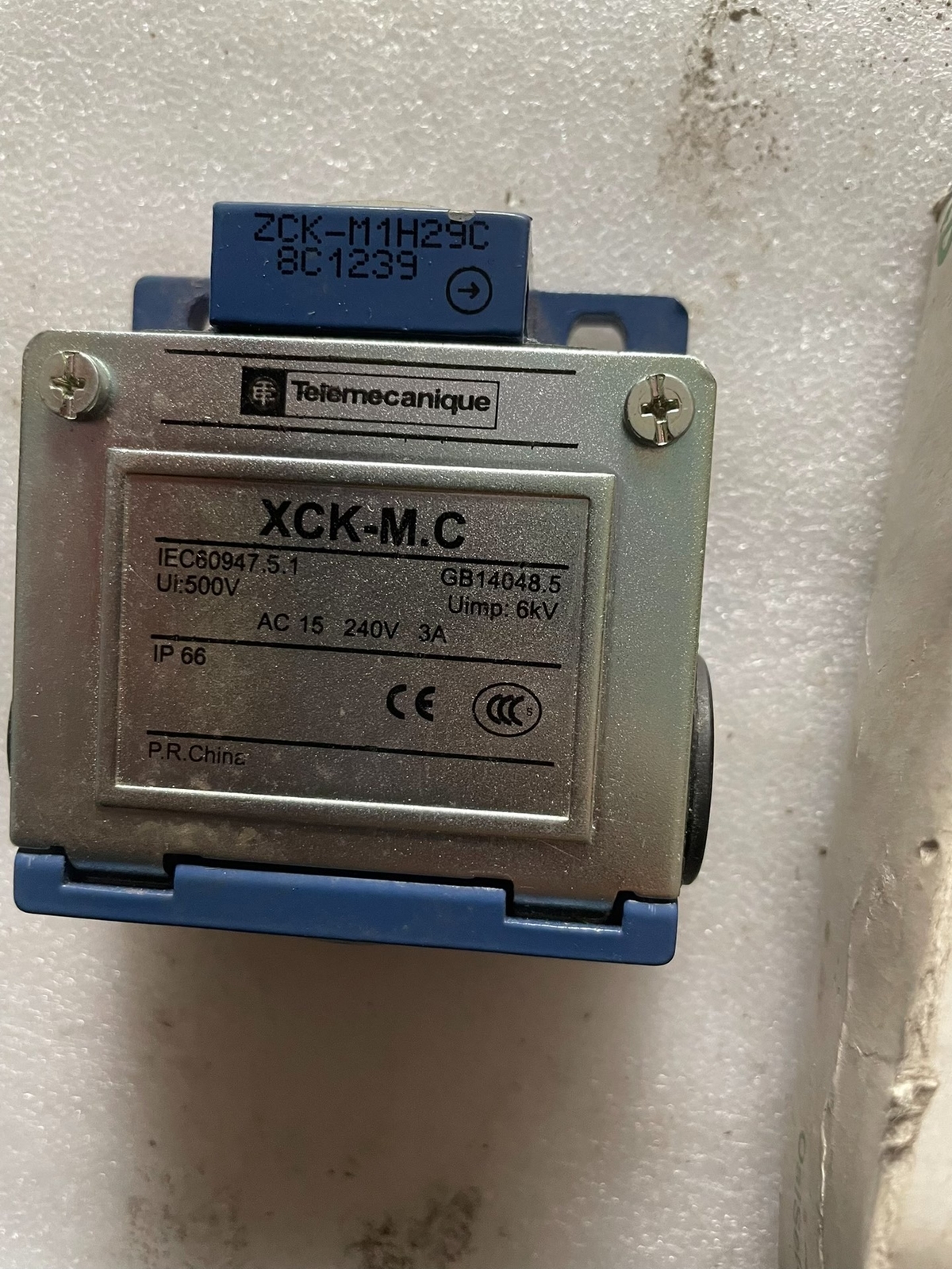 1p NEW Schneider XCK-M.C Accept counteroffer