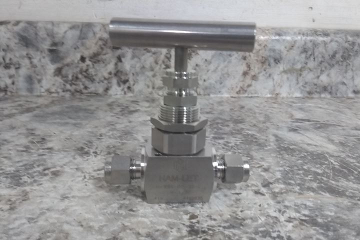 Ham-Let H-99S-00-SS-L-R-1/4 1/4 In Pipe Size Plumbing Needle Valve