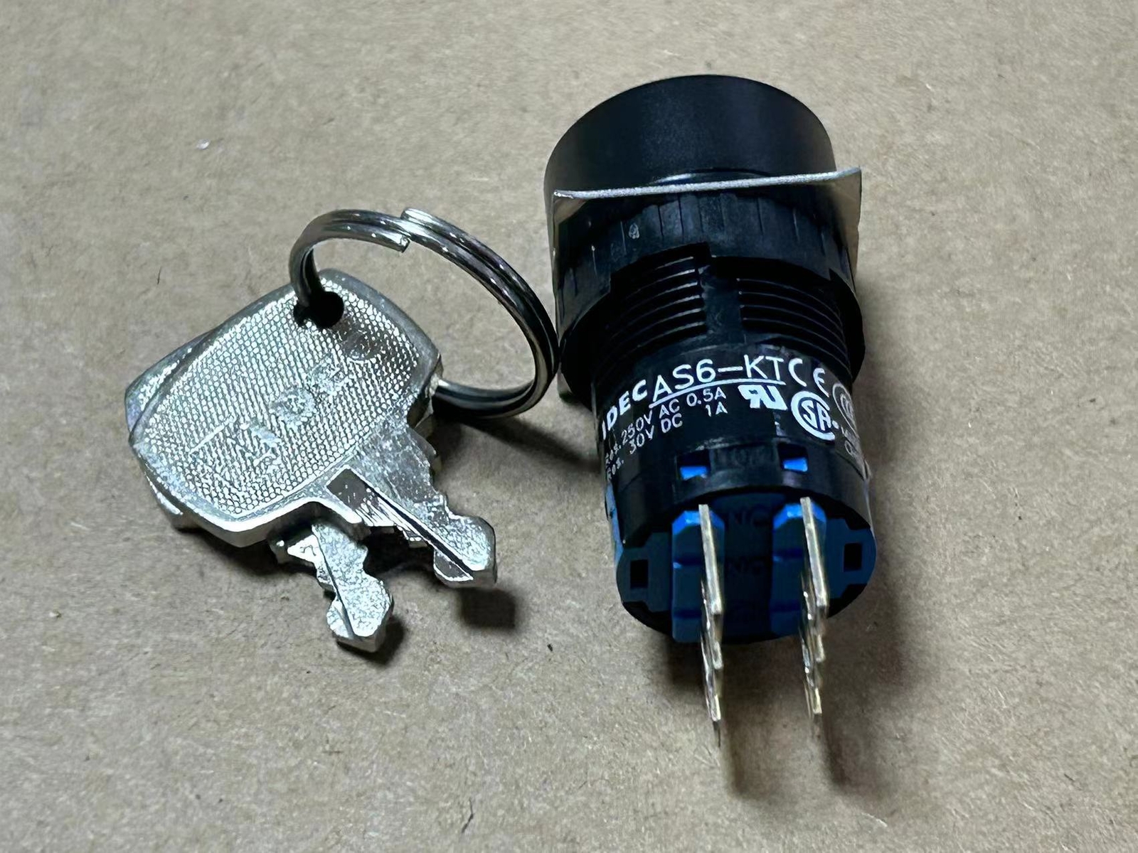 Yaskawa robot key switch DX100 JZRCR-YPP01-1 teach pendant selector switch