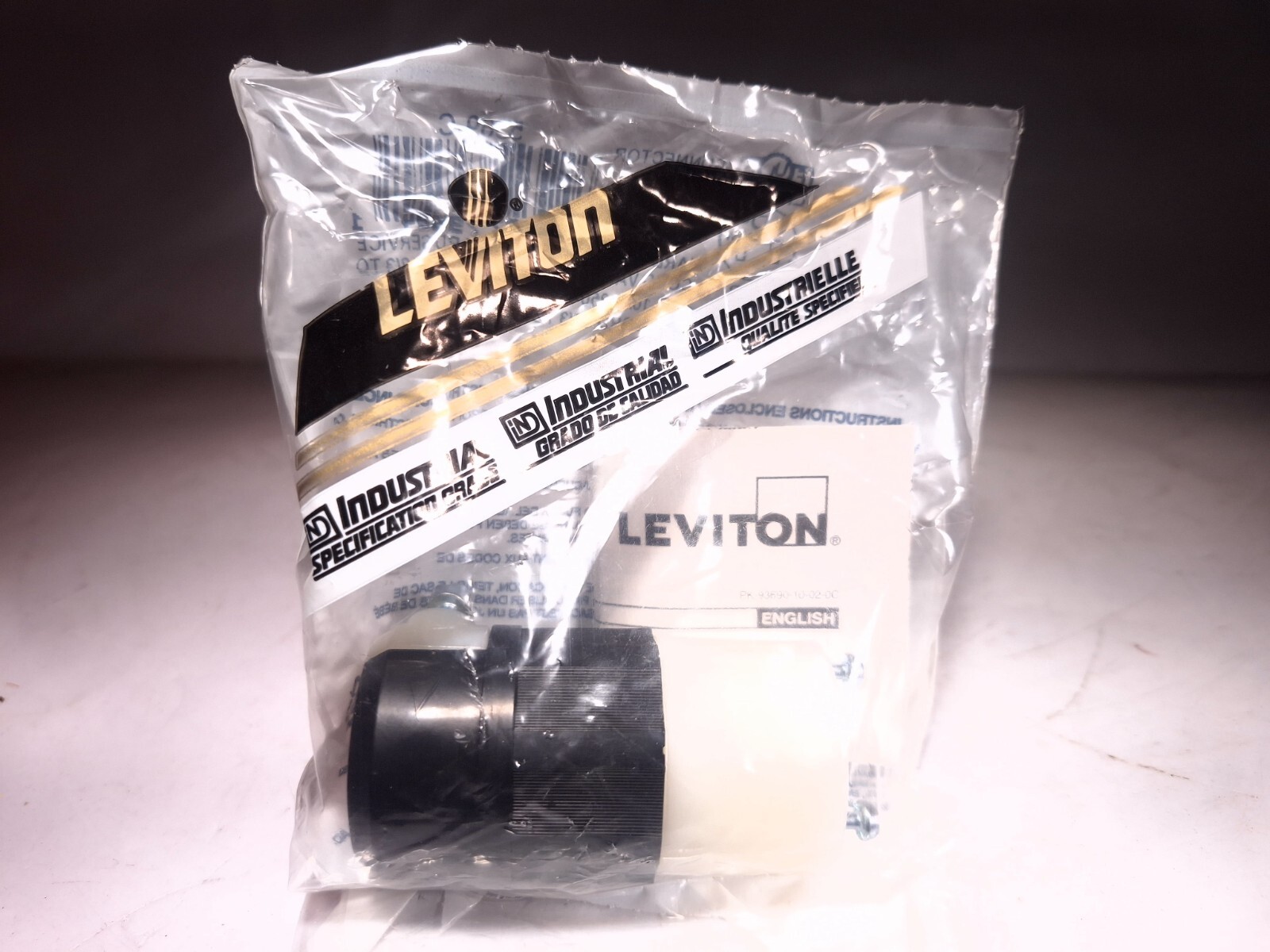 LEVITON 5369-C GROUNDING CONNECTOR 2P 3W 20A 125V NEMA 5-20R 5369C