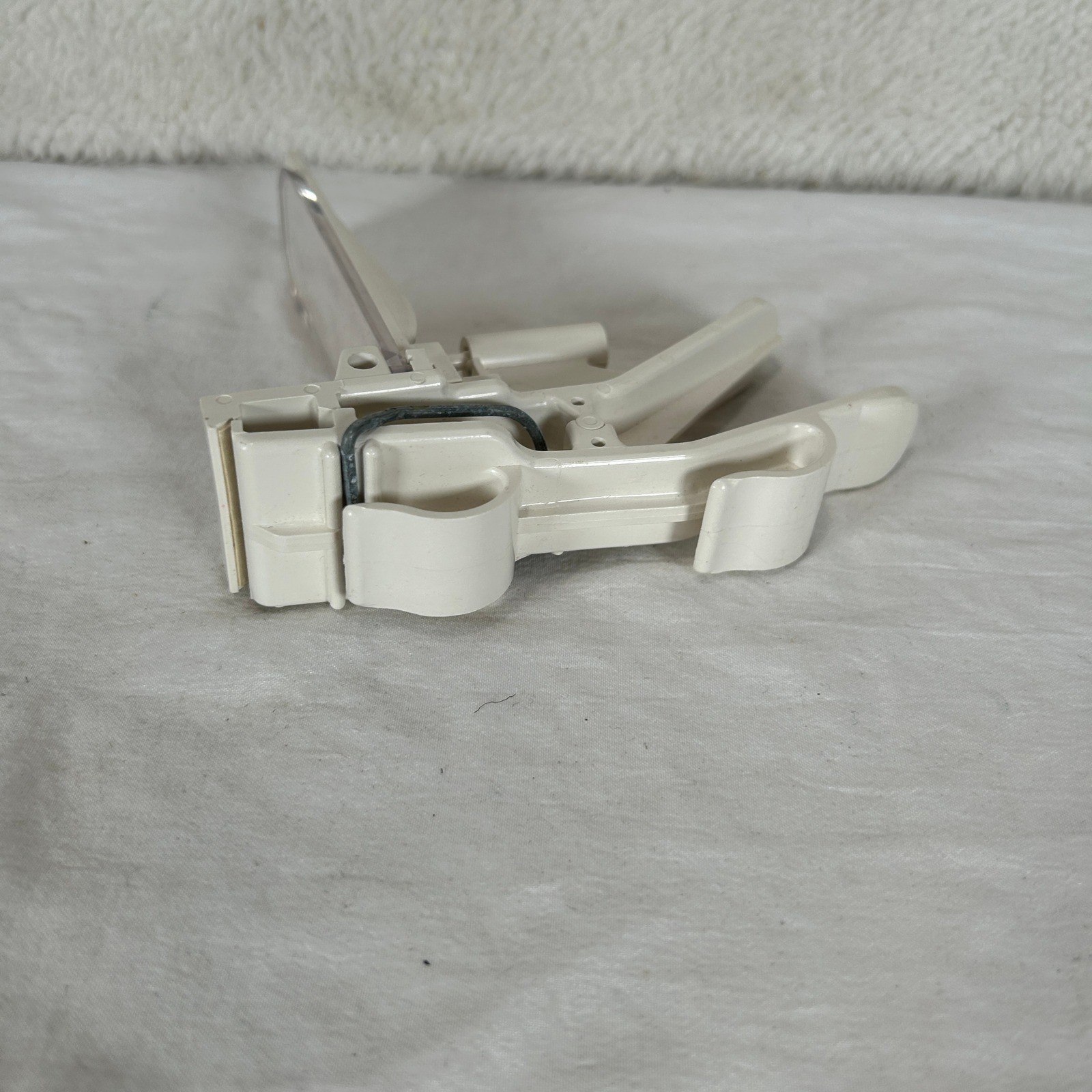 Kempco The Help-N-Hand Vintage White Plastic Third Hand Crafting Tool 1300