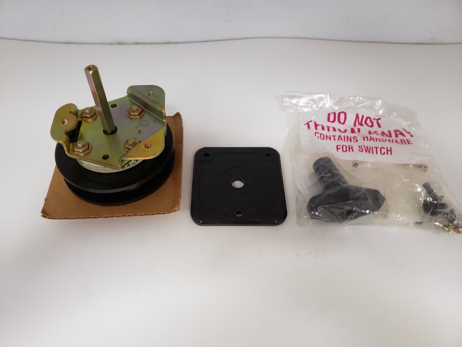 ELECTROSWITCH 24701B ROTARY CAM SWITCH SERIES 24 NIB