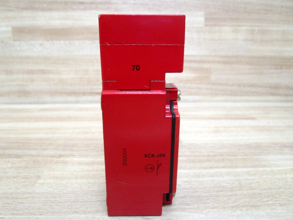 Telemecanique XCK-J5970 Limit Switch XCKJ5970 064722 W/O Key