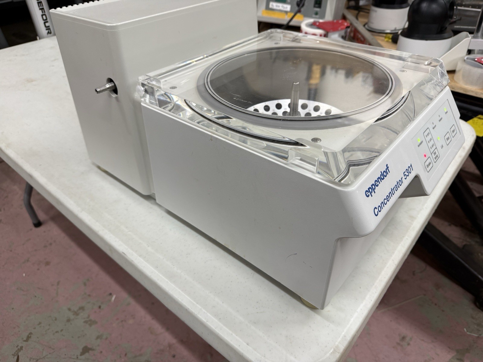 EPPENDORF VACUFUGE 5301 CONCENTRATOR CENTRIFUGE WITH F 45-48-11 ROTOR
