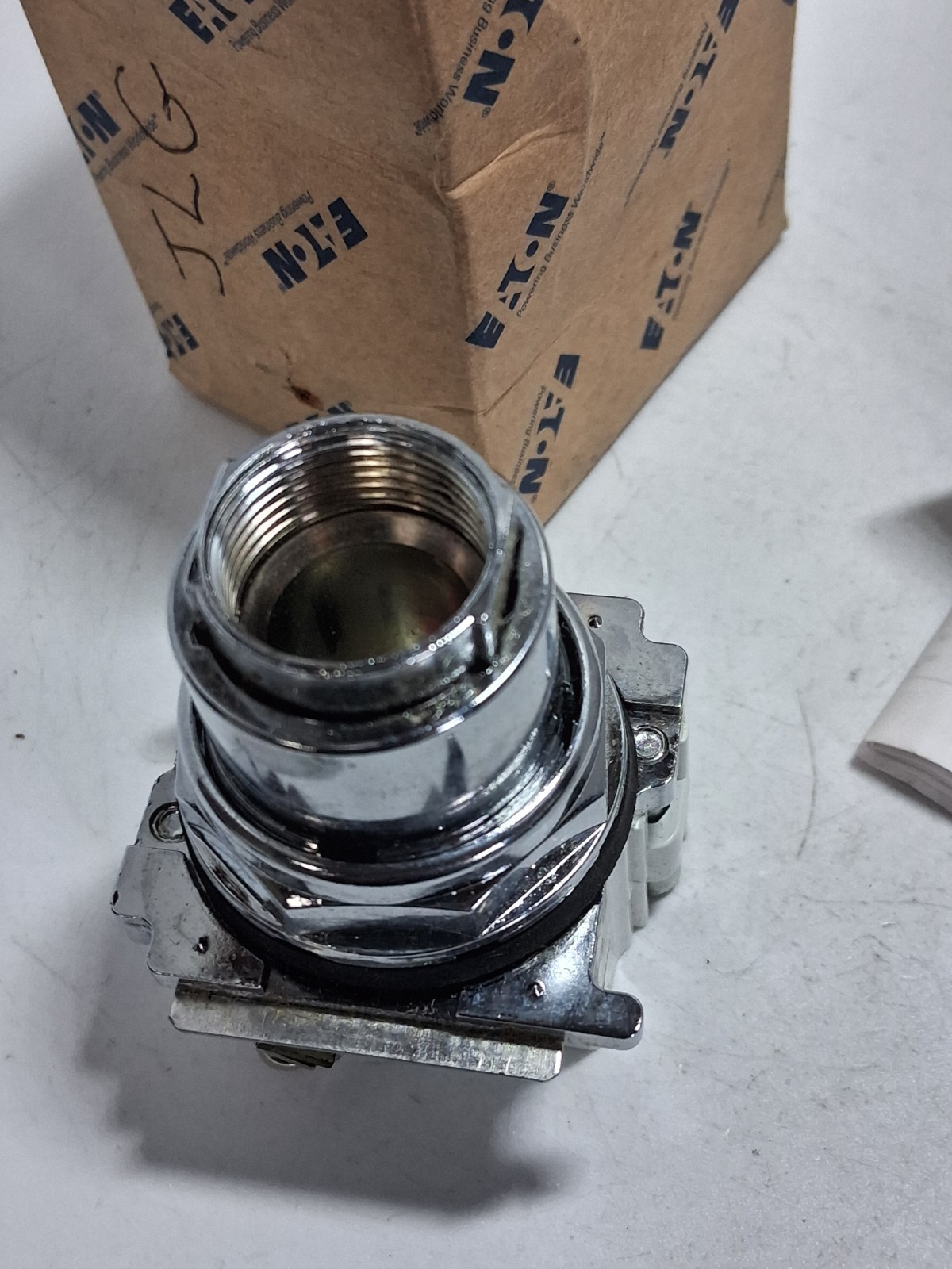 EATON 10250T4-51 PUSH PULL OPERATOR 3 POSITION MOMENTARY W/1NC BLOCK SER A2 NIB