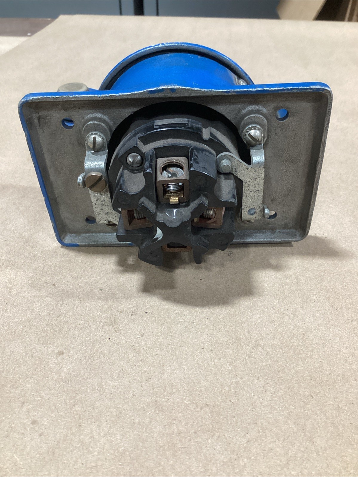 HUBBELL 25250 RECEPTACLE 5-WIRE (4-POLE + EQ. GR.) 20 AMP 250VDC 30 AMP 600VAC
