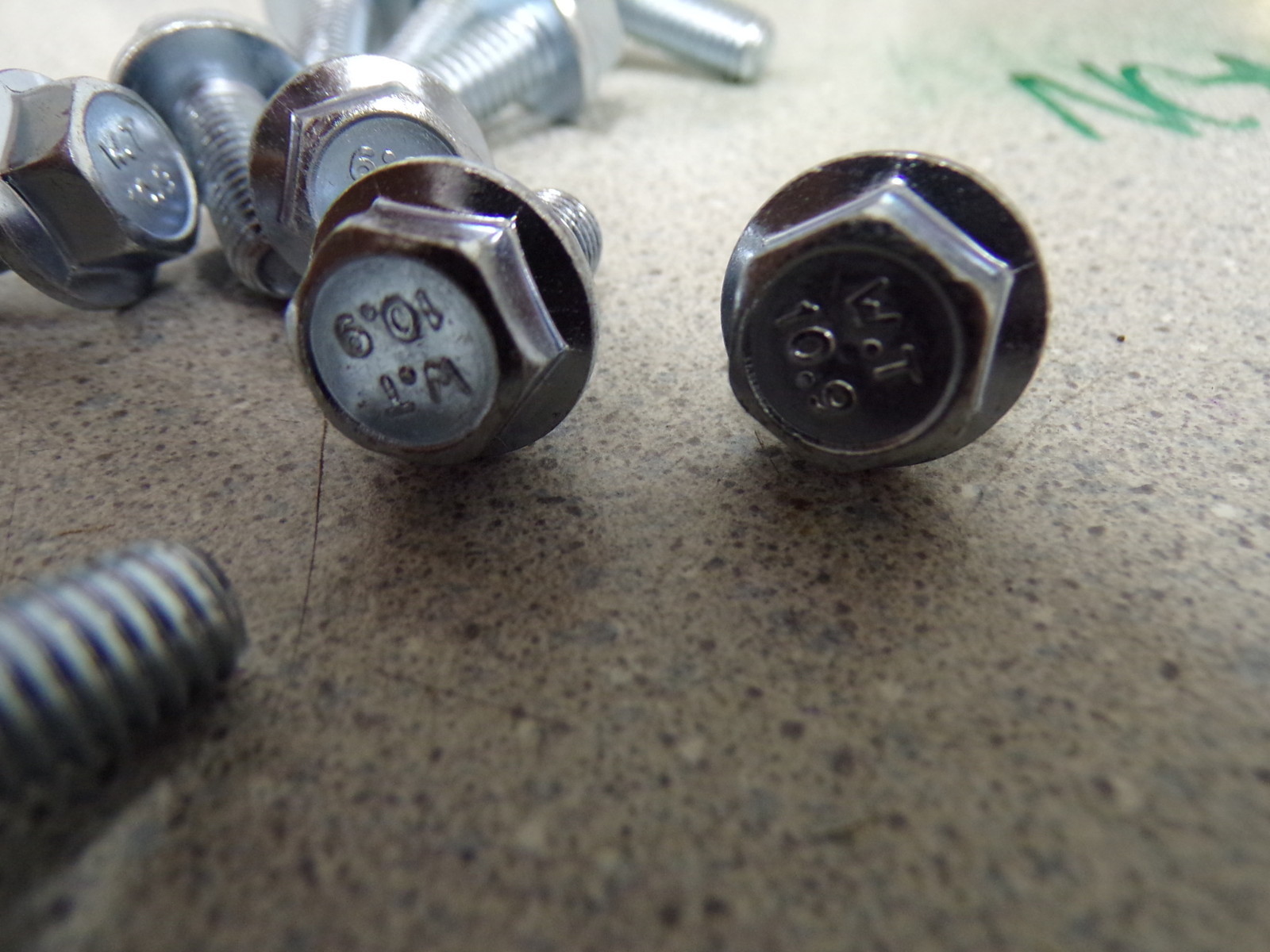 NEW Au-Ve-Co Products JIS Small Head Hex Flange Bolts 17388 10- *FREE SHIPPING*