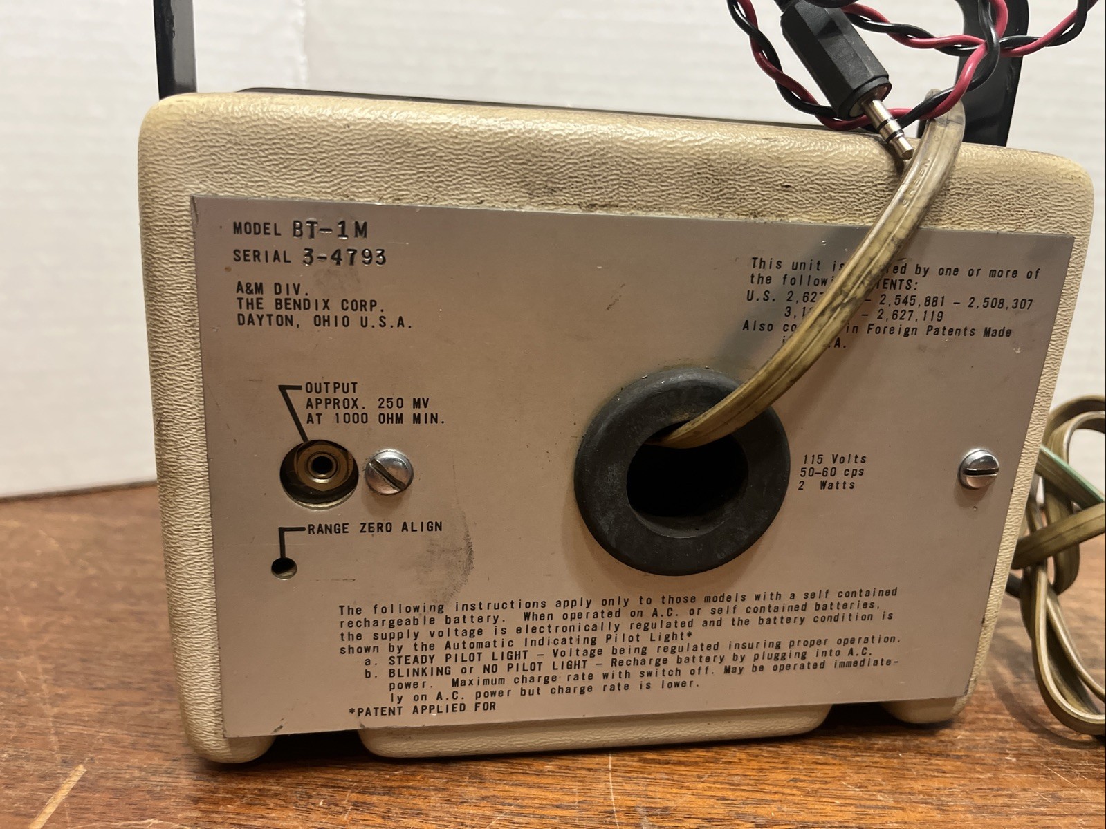 Vintage BENDIX BT-1M Gauge Meter INDI-AC T untested powers on