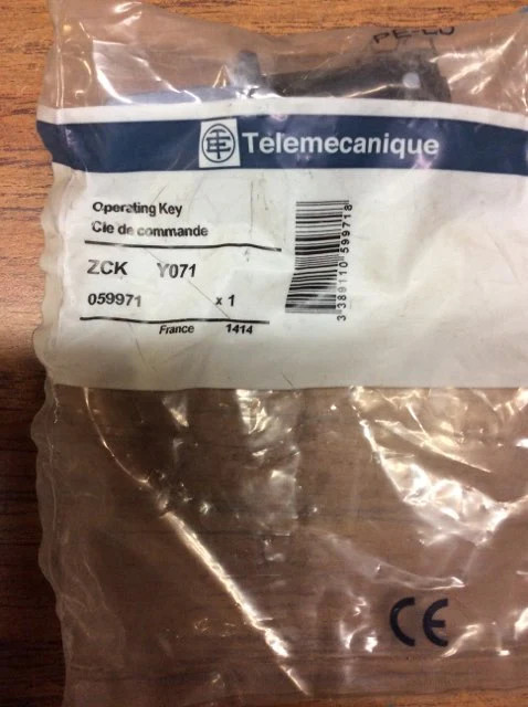 Telemecanique ZCK-Y071 Operating Key Switch-New No Box