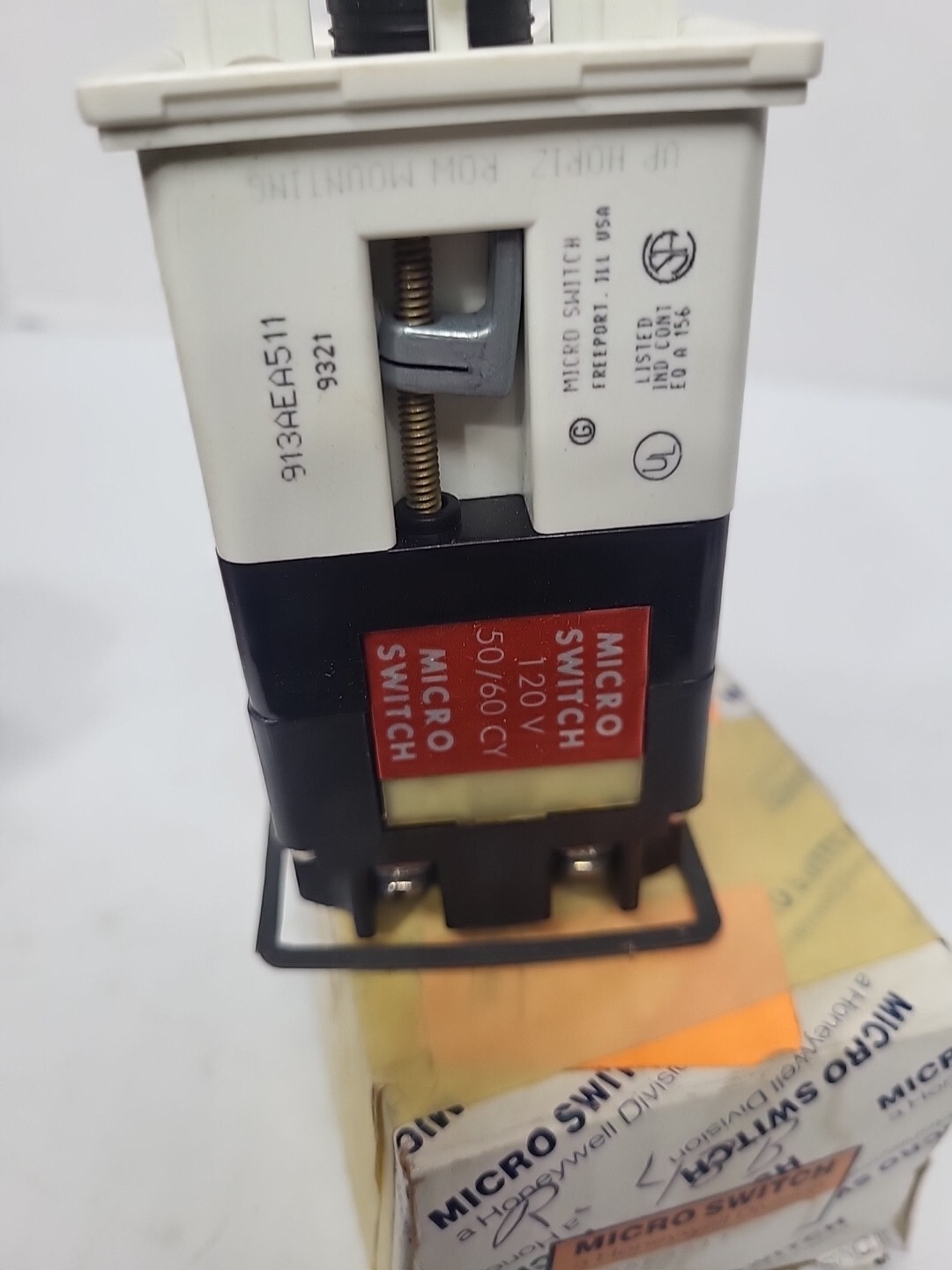 NEW HONEYWELL MICRO SWITCH 120 VAC OPERATING INDICATOR 913AEA511