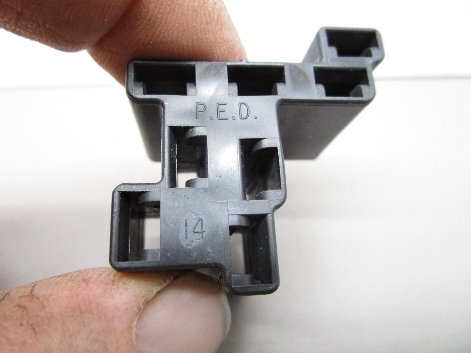 Delphi Packard 56-Series GM Terminal Housing and Sockets 8-Way Female Black 16ga