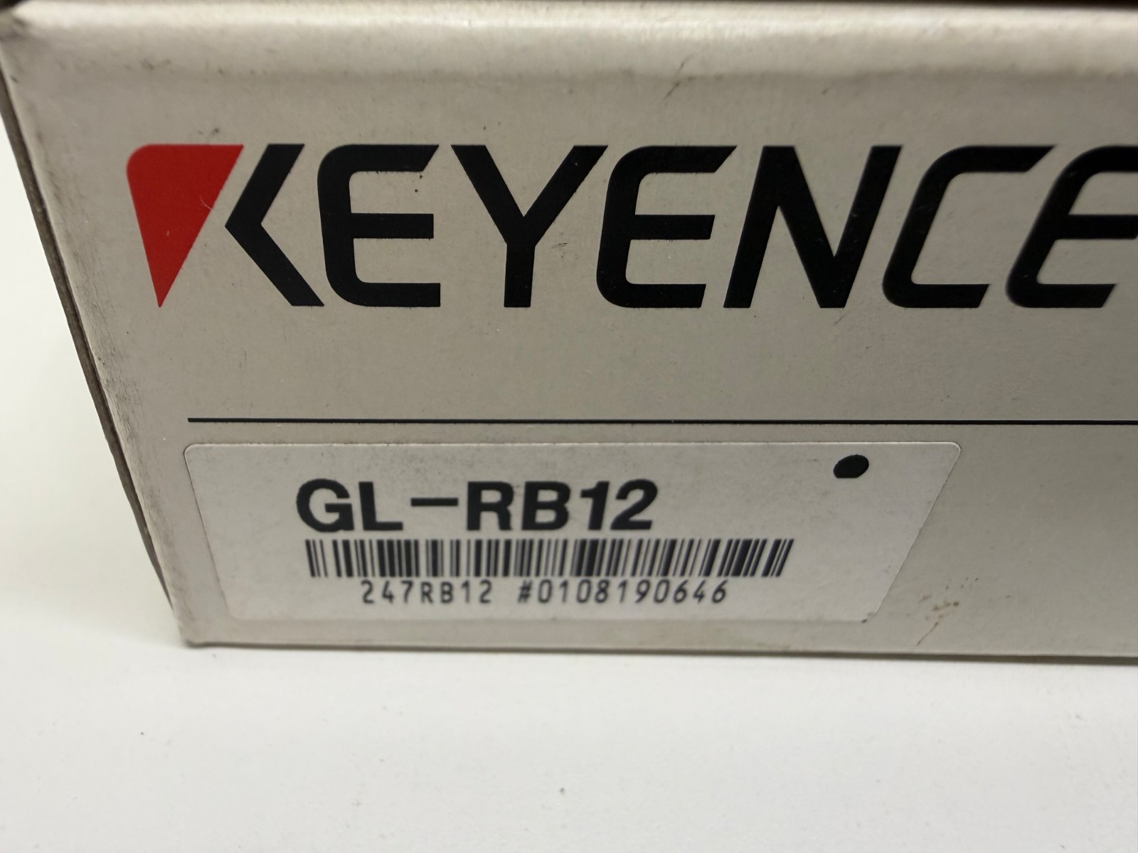 NEW IN BOX! KEYENCE SAFETY LIGHT CURTAIN L-SHAPE MOUNTING BRACKET GL-RB12