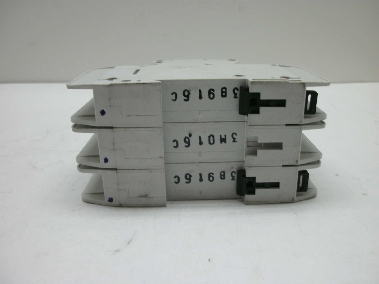 ALLEN BRADLEY 1489-A3C160 SER A CIRCUIT BREAKER 16 AMP 3 POLE 480Y/277V~