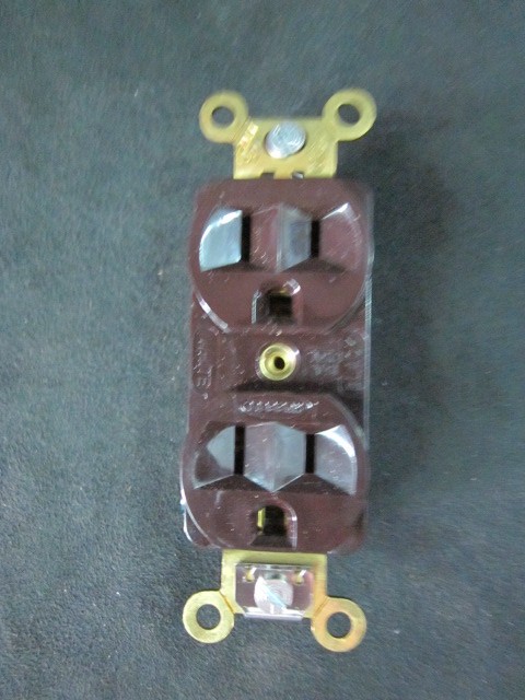 Applied Materials 0720-90686 BROWN Spec Grade Duplex 15A 125VA