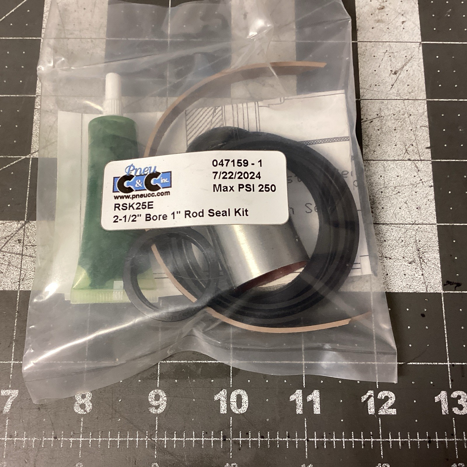 PNEU C&C RSK25E ROD SEAL KIT BORE SIZE 2-1/2 ROD DIA 1” MAX PSI 250 (LP101E)