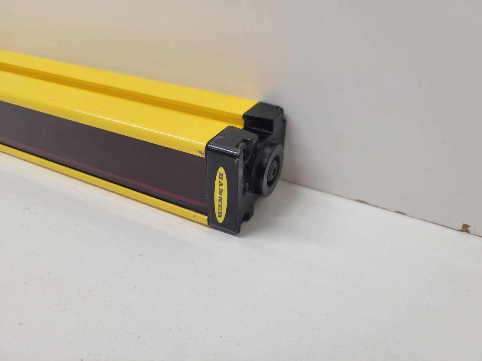 GOOD USED! BANNER EZ-SCREEN SAFETY LIGHT CURTAIN RECEIVER SLSR30-900Q8