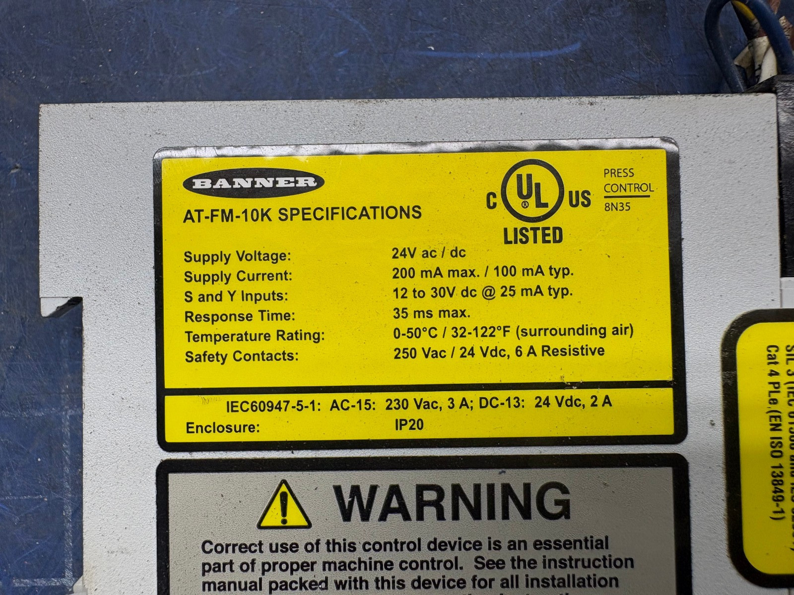 BANNER AT-FM-10K SAFETY RELAY 24VAC/DC 200mA MAX *SEE PICTURES*