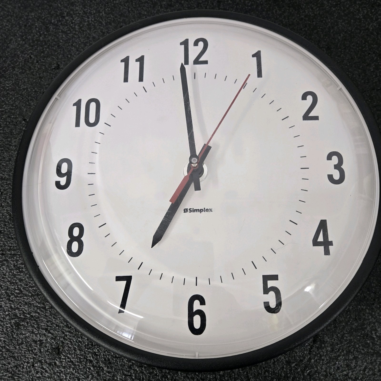 Used Simplex 12″ Synchronized Clock 115VAC 6310-9221 Surface Mount 0643512