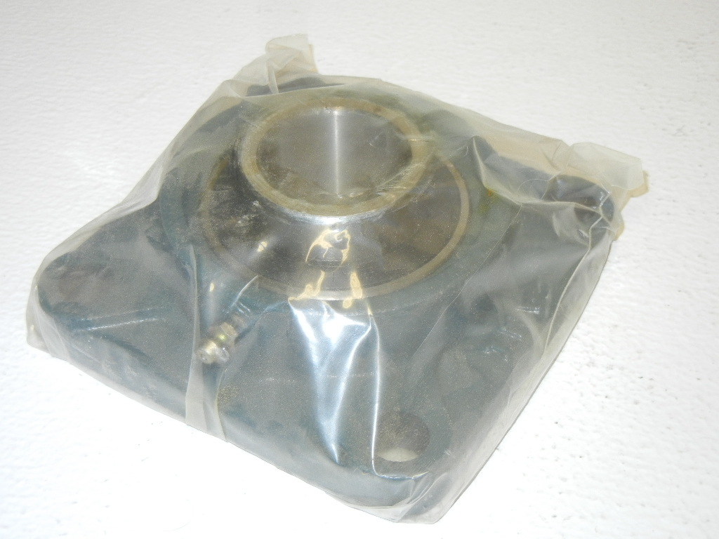 AMI BEARINGS UCF207 NEW 4-BOLT FLANGE BEARING UCF207
