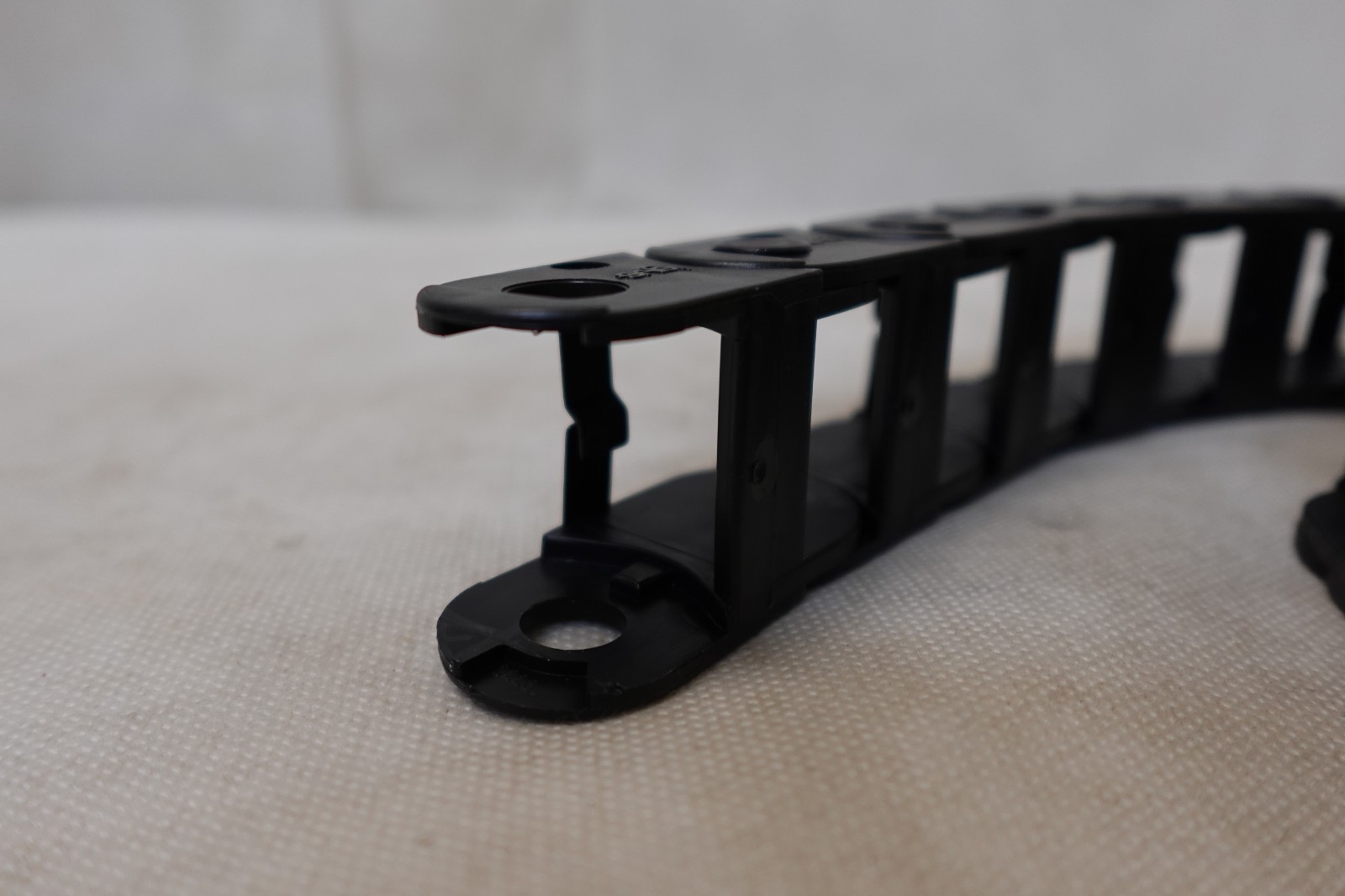 Otis Elevator / Igus – AAA342BS14 / NKB-05859-19216652 / P604090 – Plastic Chain