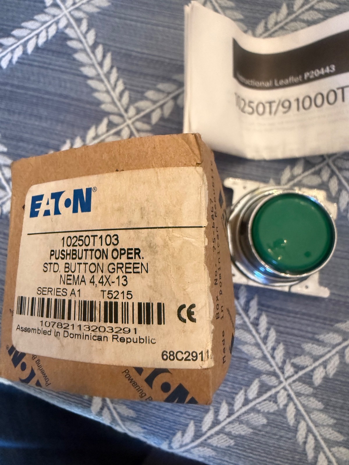 Cutler-Hammer 10250T103 SER. A1 NSMP Operator Button Green New Old Stock