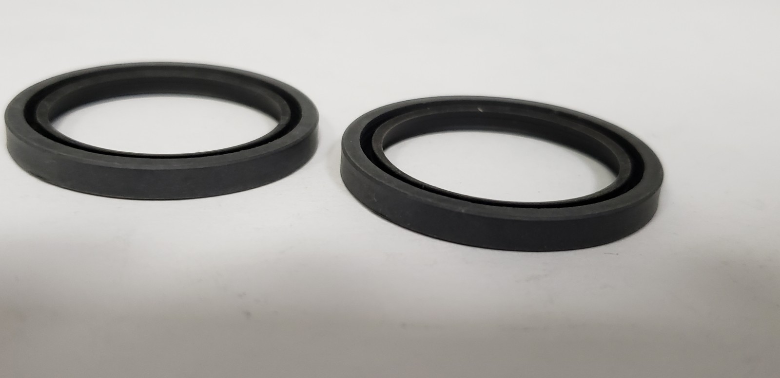 INA SD29X38X4A OIL-SEAL RUBBER, DOUBLE LIP, 29mm x 38mm x 4mm (LOT OF 2) NNB