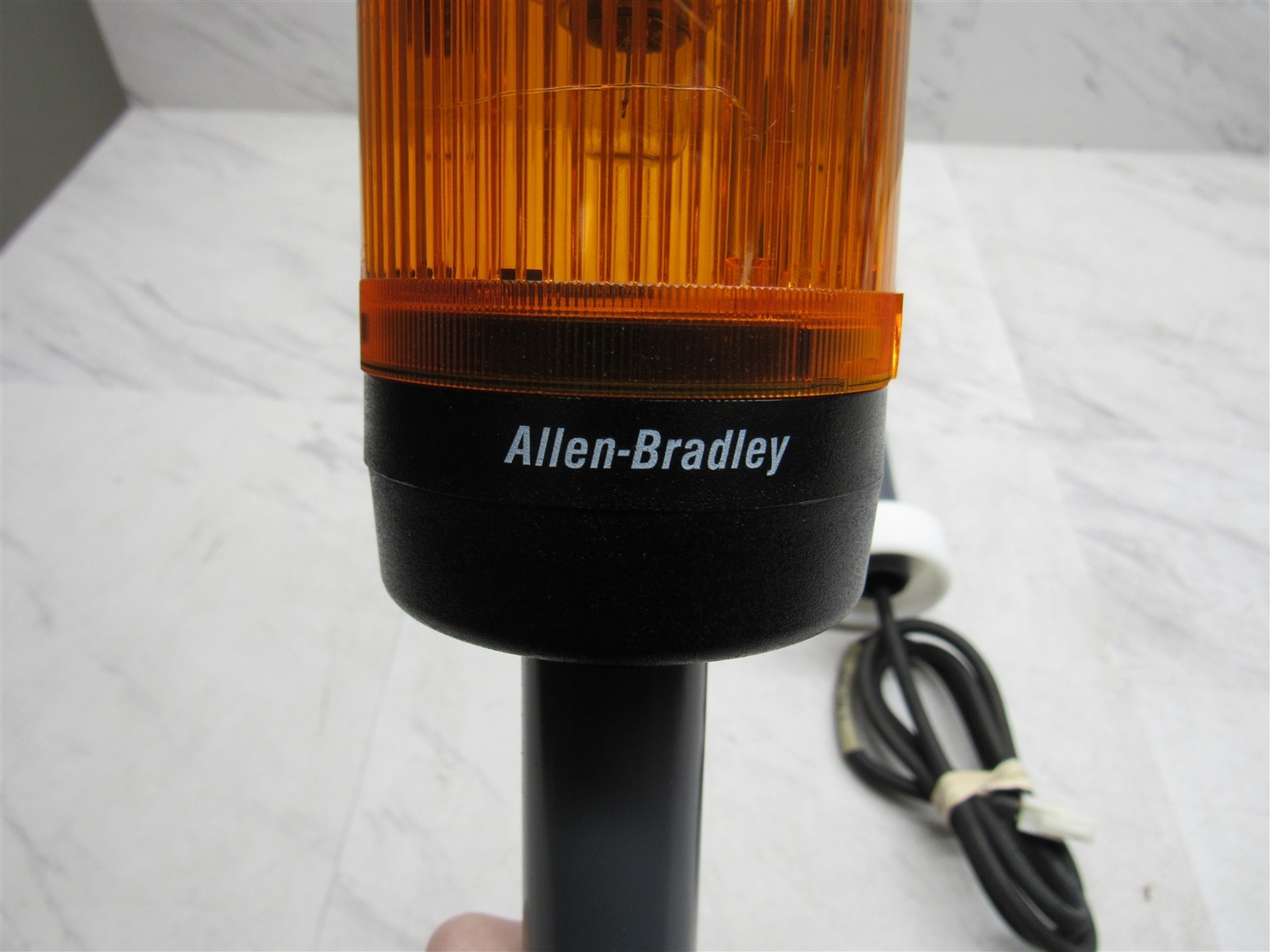 2 LOT Allen Bradley 855T Amber & Green Stack Light with Control Base & Stand