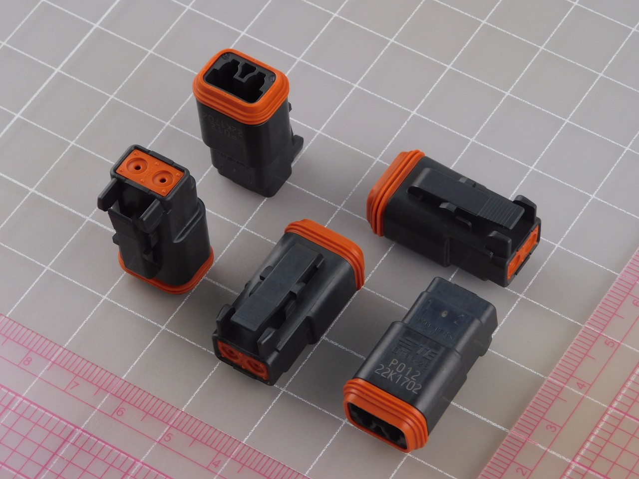 Lot of 357 DEUTSCH DT06-2S-P012 CONN PLUG HSG 2POS X131796