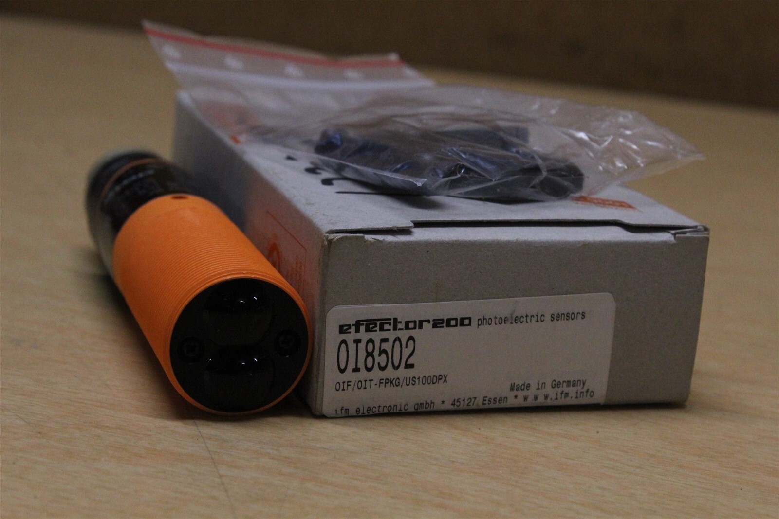 NEW IFM Electronics Efector 200 Photo Electric Sensors 0I8502 *FREE SHIPPING*