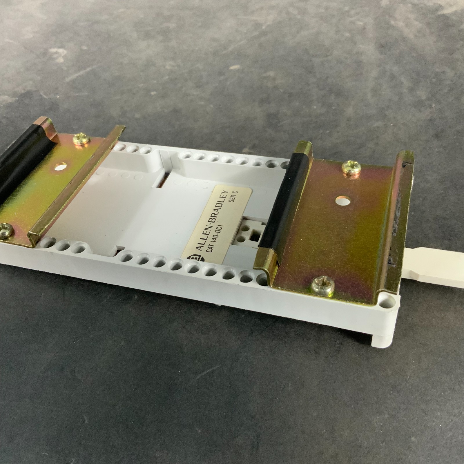 ALLEN BRADLEY 140-DC1 SER C PLATE ADAPTOR ($12 OBO)