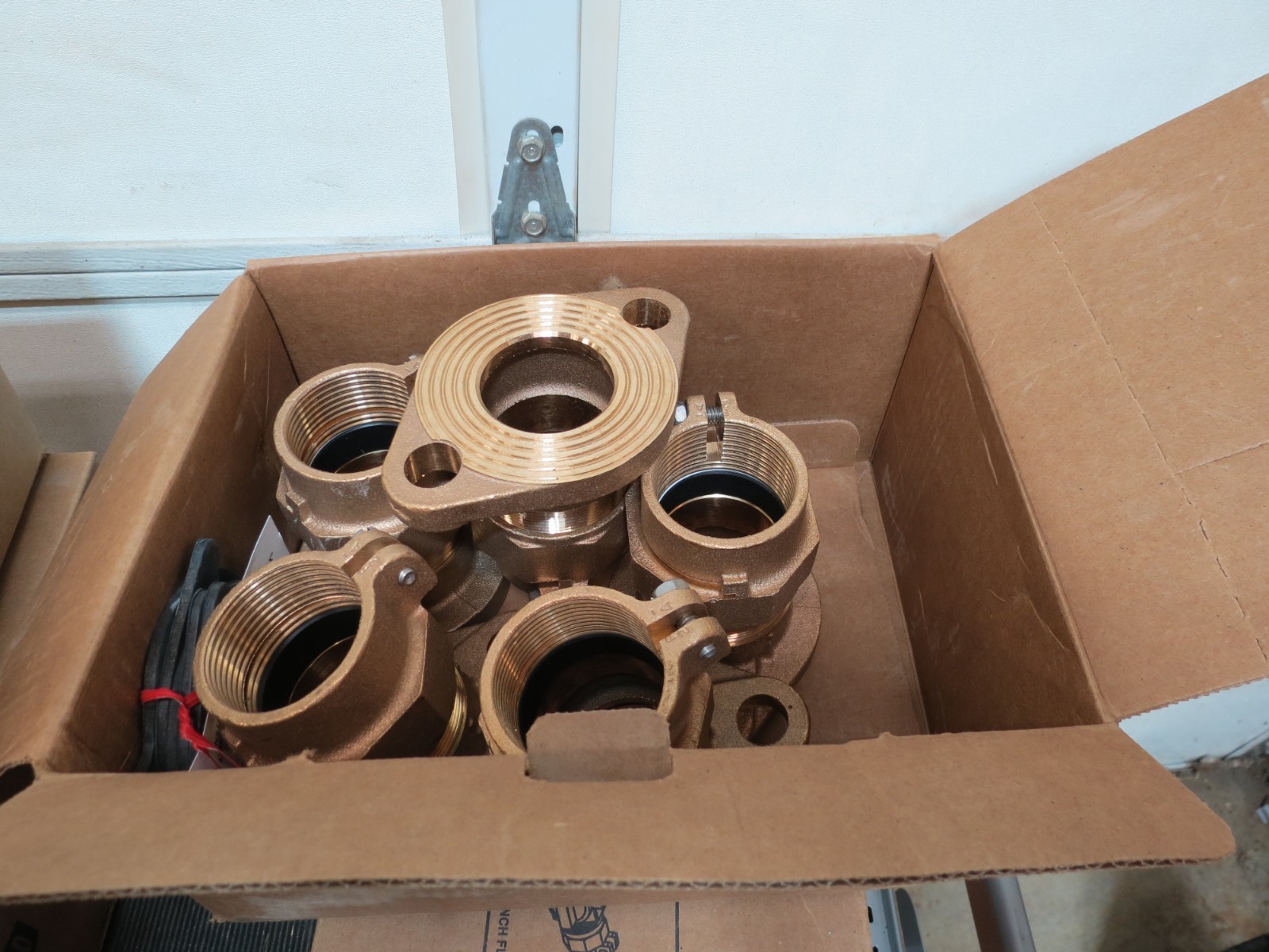 FORD Meter Box CF34-77-NL; 2 in. Flanged x CTS Pack Joint Brass Meter Coupling