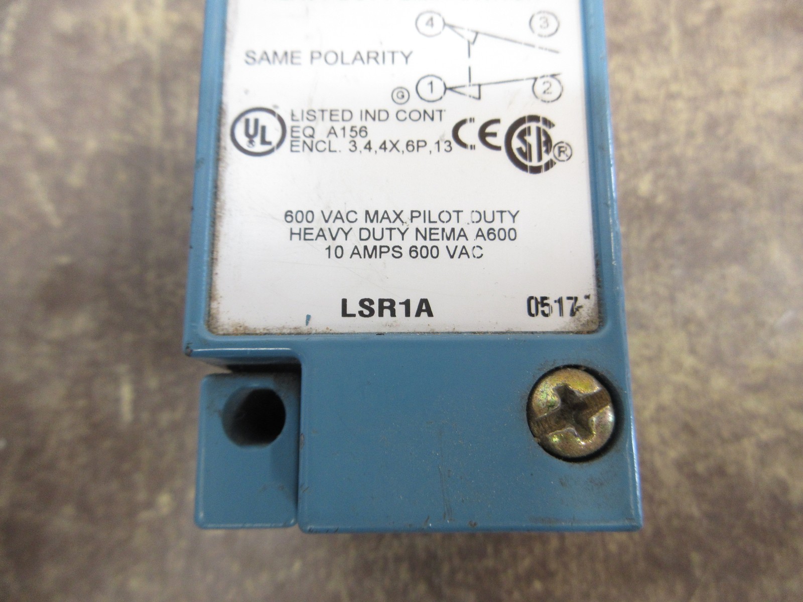 Micro Switch Heavy Duty Limit Switch LSR1A 10A 600V Used