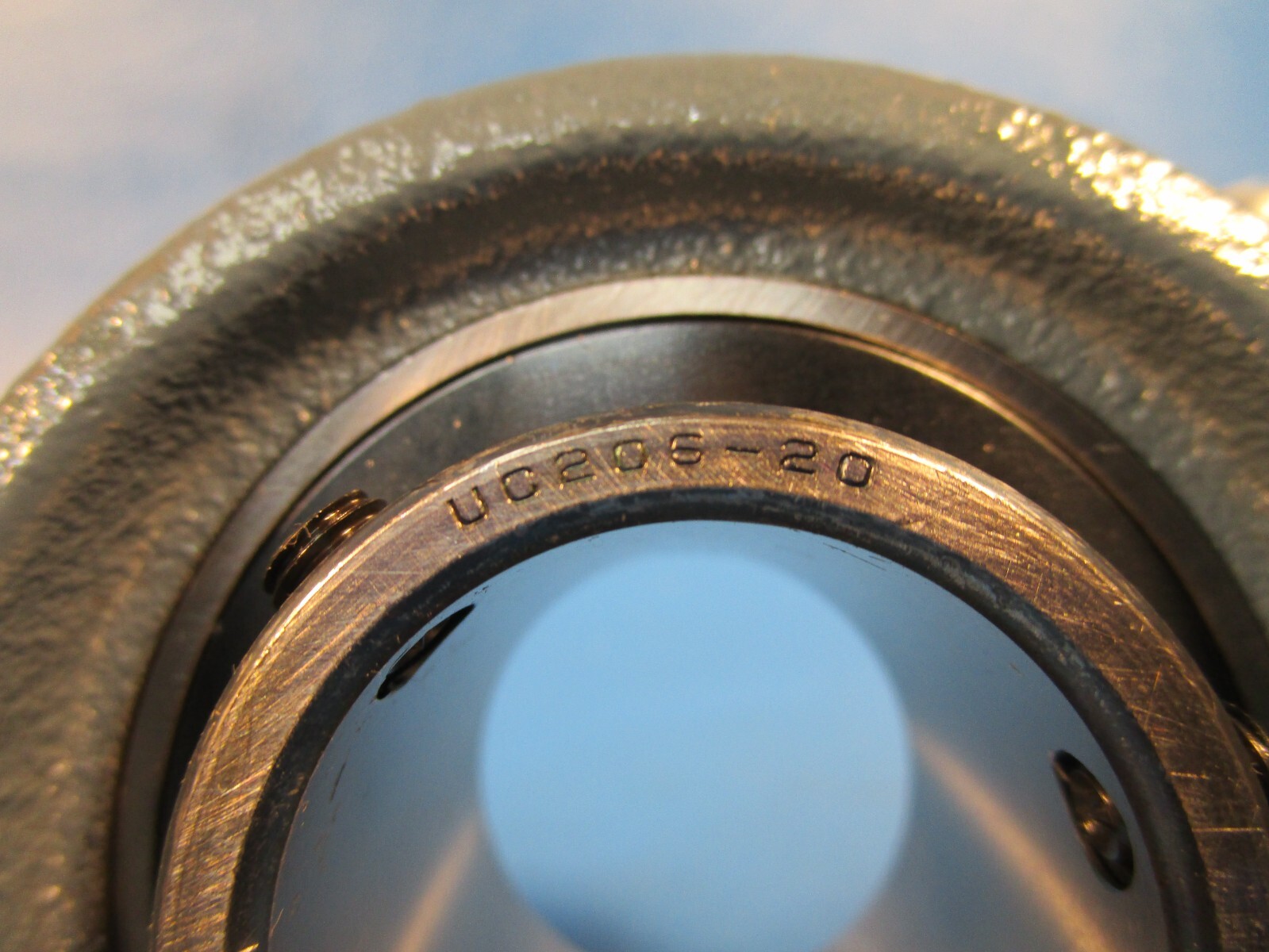 AMI ASAHI UCP206-20, 1-1/4 in Bore, Pillow Block Ball Bearing Unit