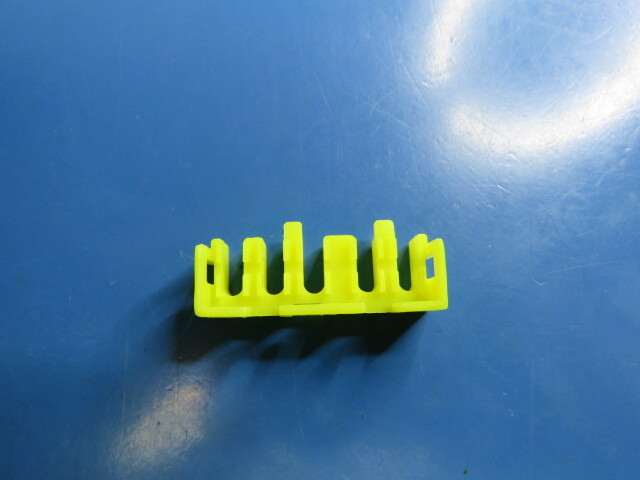 YAZAKI 7157-6100-70 Qty of 80 per Lot SECONDARY LOCK