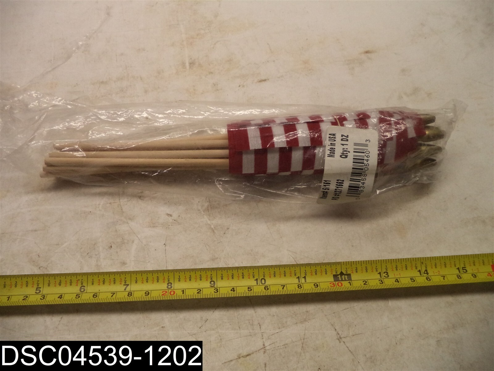 QTY=12: 5/161 Small American USA Flags 4″ x 6″ 083458054603