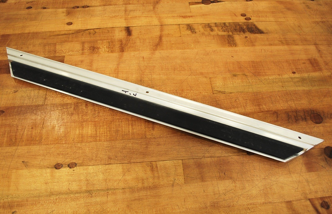 Pinnacle Systems Inc. M001 NSD Trim 24″ Length – USED
