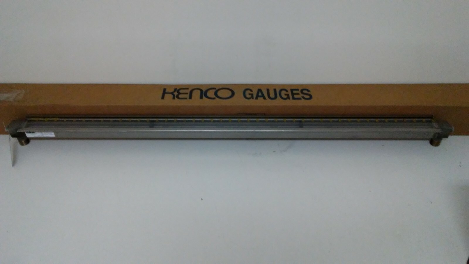 NIB! KENCO 100-PSIG 0-44″ AMBIENT FLOW METER GAUGE 88M75-46-AVH-RL-ATM-AMB-NS