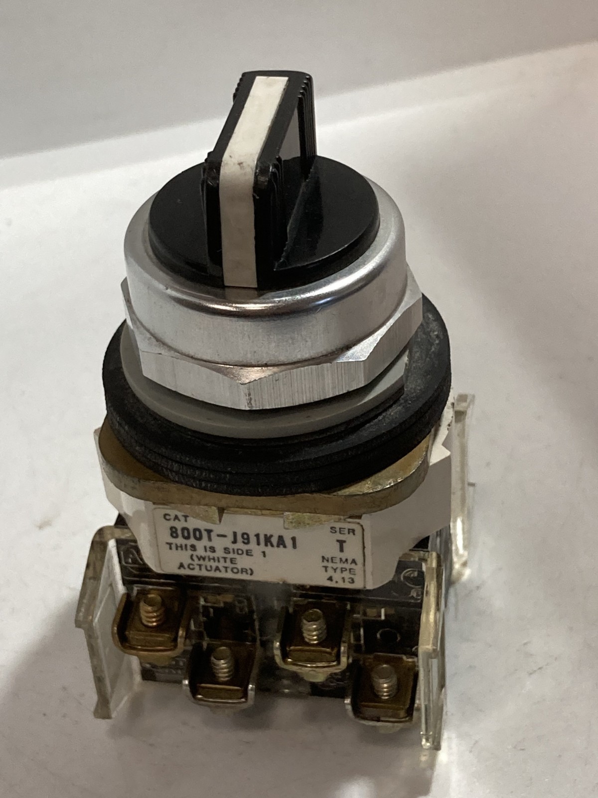 ALLEN BRADLEY 800T-J91KA1B SELECTOR SWITCH 3 POS SP RET FROM BOTH 2NO/2NC SE T