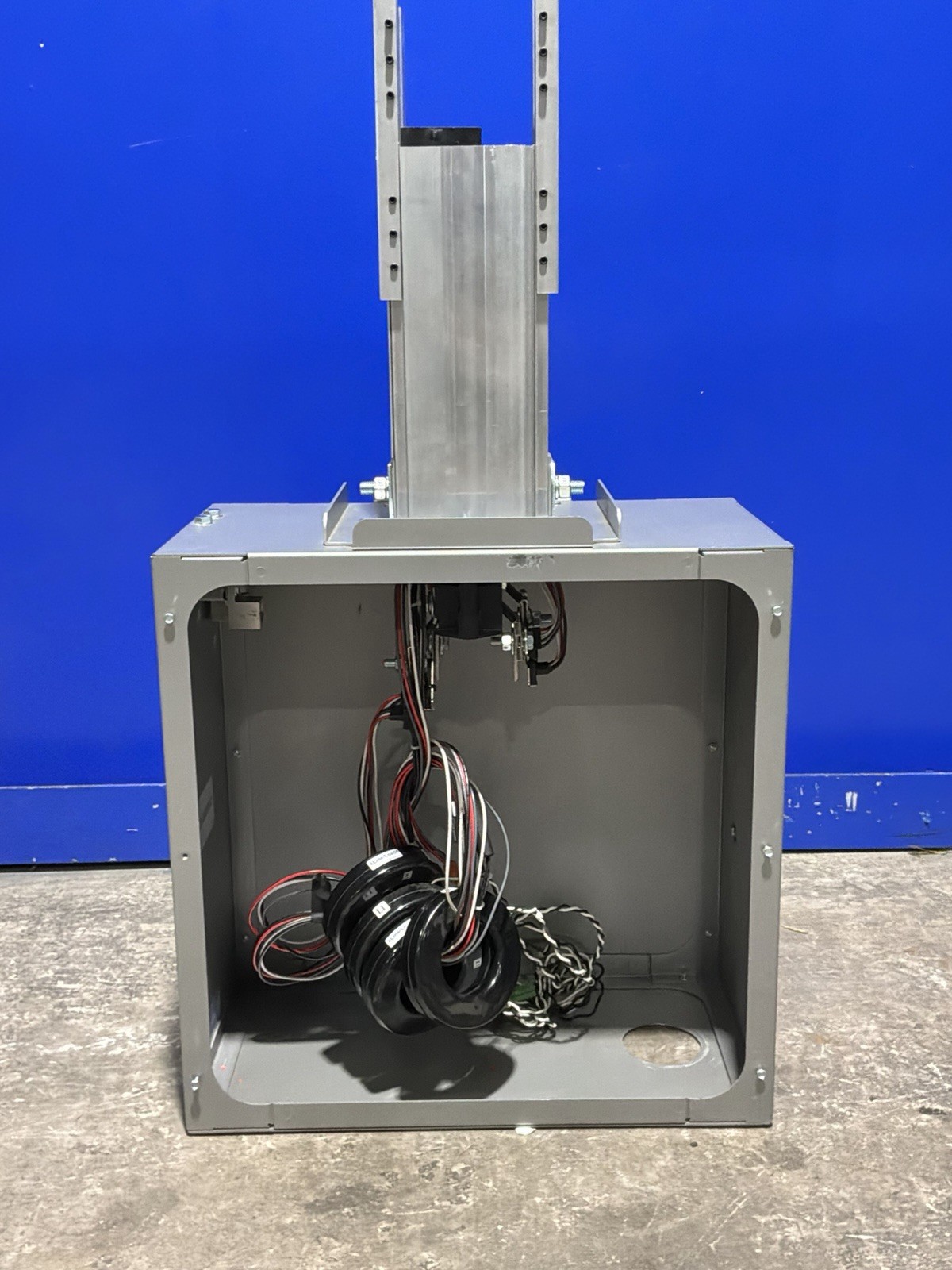 Starline 250 Amp 415Y/240V 35KA UF20T5CGR-RRSN-0100C-STDD-M43W3 Busway 🟦