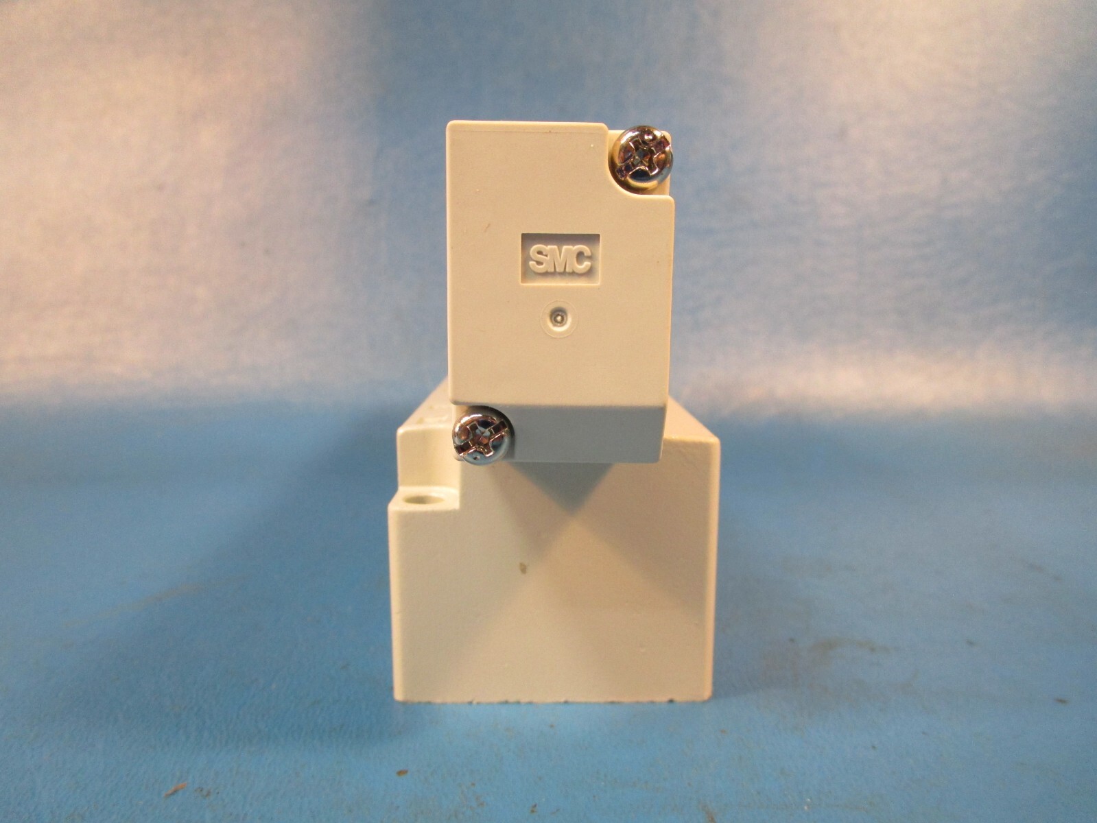 SMC VQ4501-5B-02N, VQ4501-5B valve, 3 position, plug-in(dc), VQ4000 VALVE