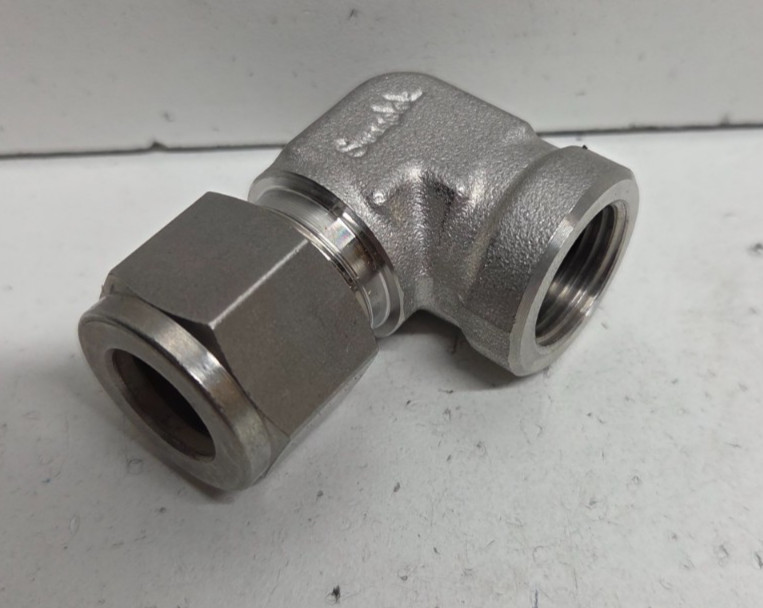 NEW NO BOX! SWAGELOK 1/2″ TUBE OD X 3/8″ FNPT STAINLESS ELBOW SS-810-8-6