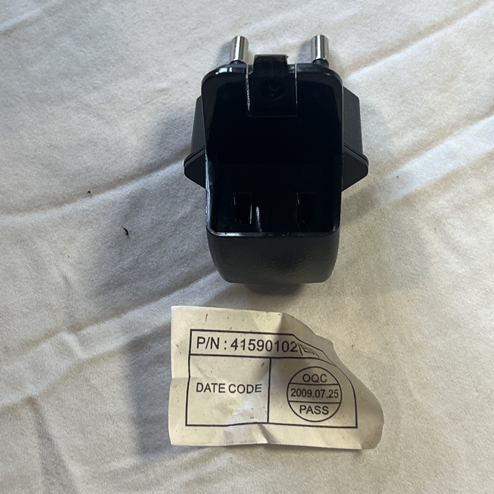 Travel Adaptors 41590102 (EU) 41590103 (BS) 41590104 (AU) 3 PIECE 4A00.309 Tom