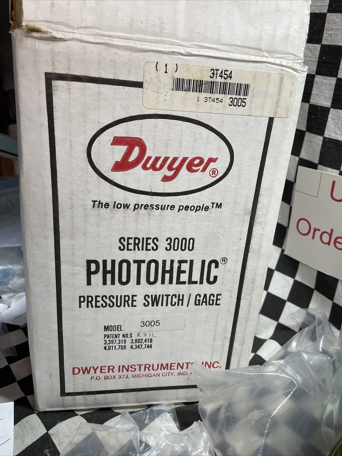 DWYER INSTRUMENTS Differential Pressure Gauge 0 to 5 in WC, A3005, 120V, 5 WATTS