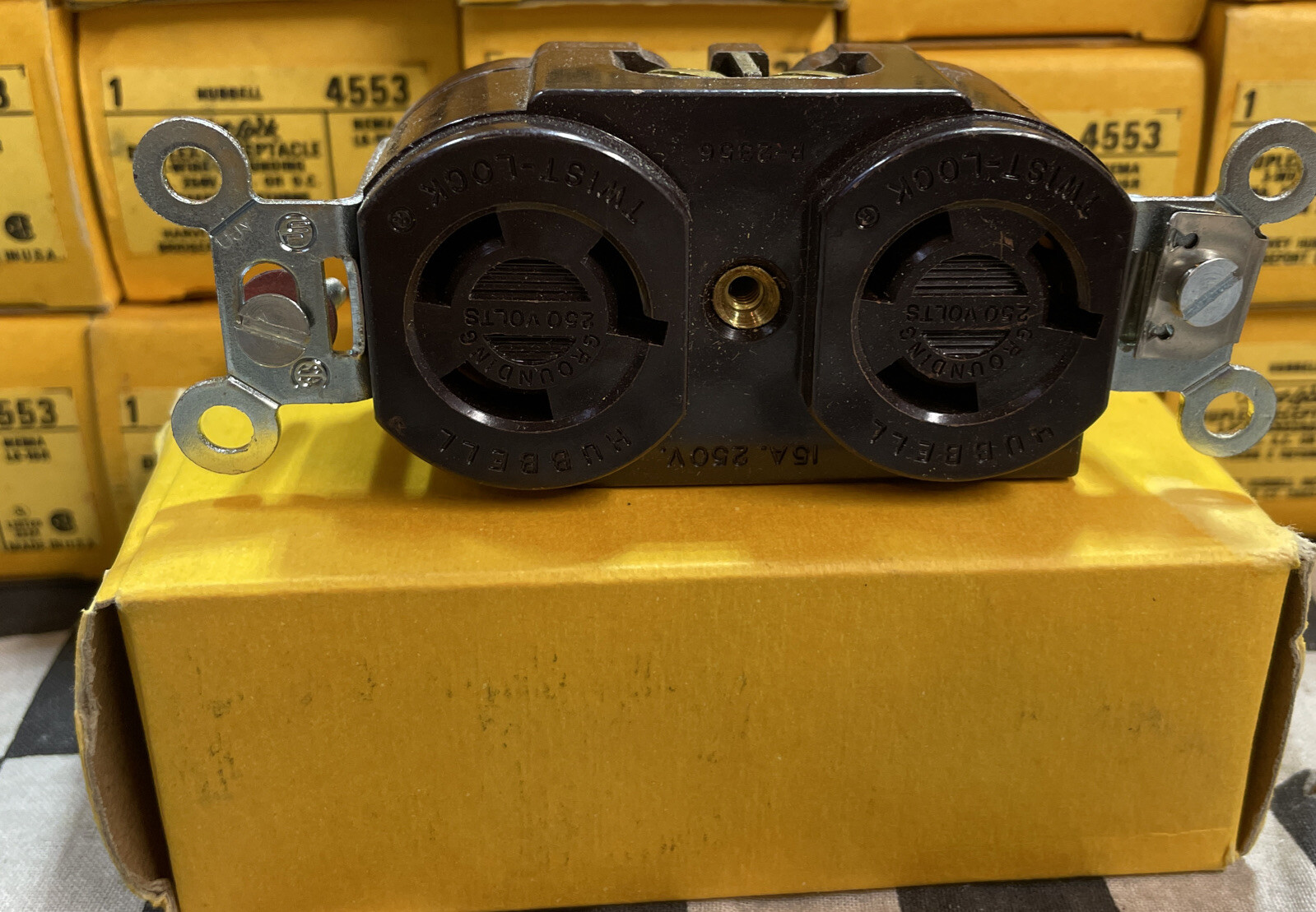 Hubbell Twist Lock DUPLEX RECEPTACLE 3 WIRE, 4553, P-2356, HBL4353, Lot Of 27