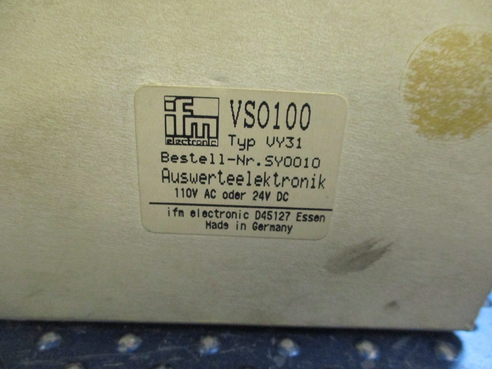 NEW IFM EVALUATION ELECTRONICS 110V 24V DC VS0100