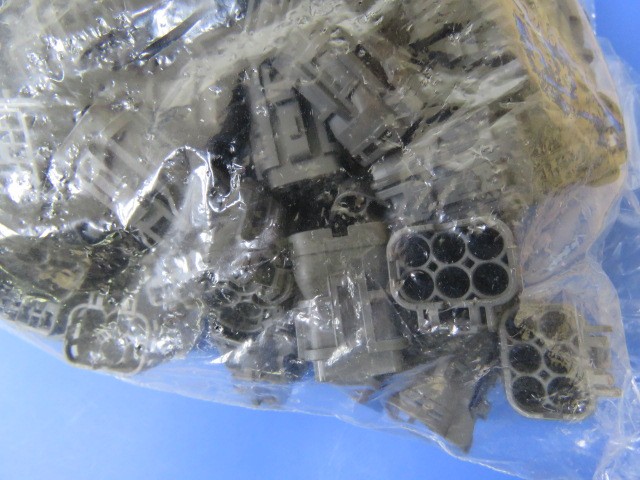 Yaz 7123-7464-40 Qty of 30 per Lot Yazaki 7123-7464-40