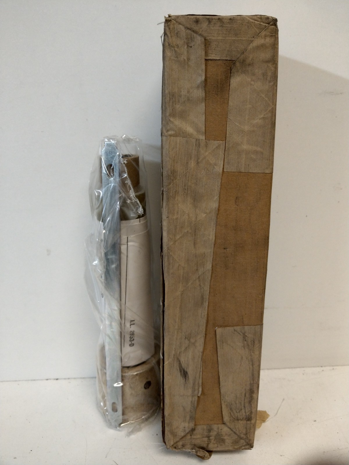 NEW IN BOX! EATON CUTTER-HAMMER 200E AMP 7.2KV EXPULSION FUSE REFILL 8BA4-200E