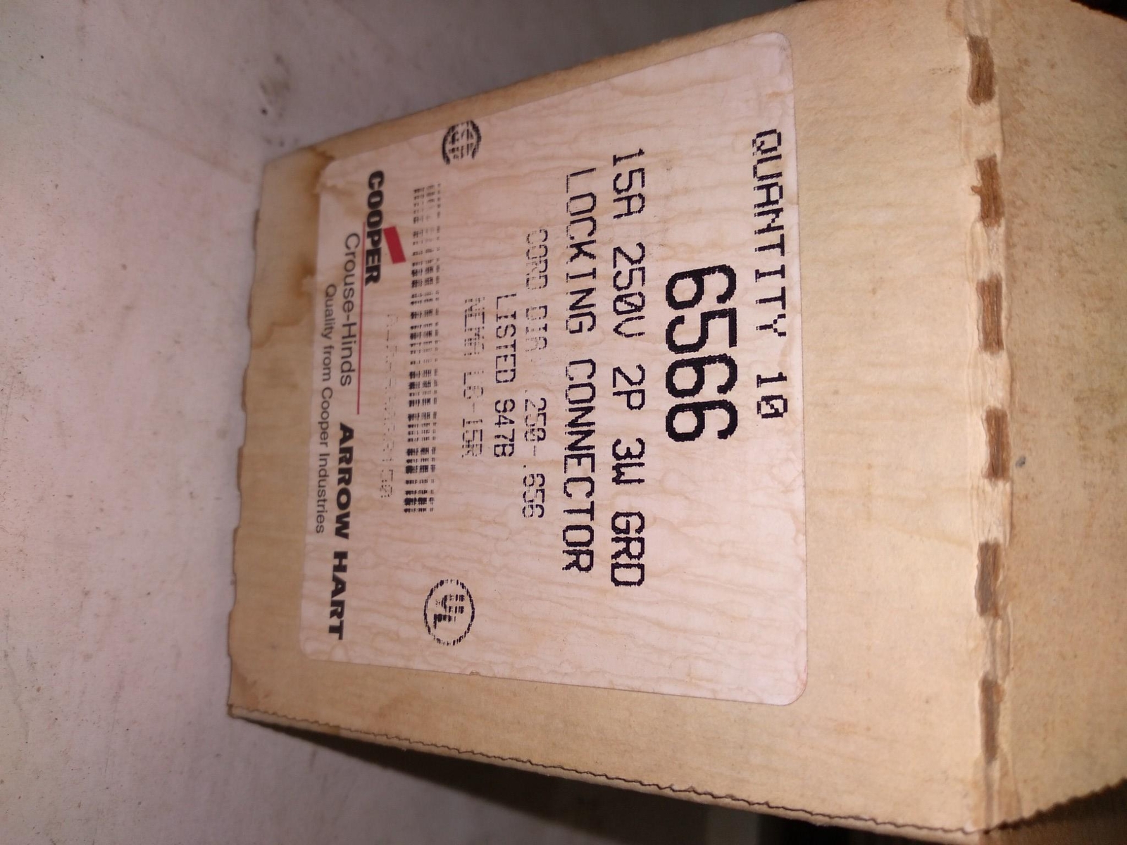 COOPER CROUSE-HINDS ARROW HART 6566 15A 250V 2P 3W GRD LOCKING ’10 IN BOX’