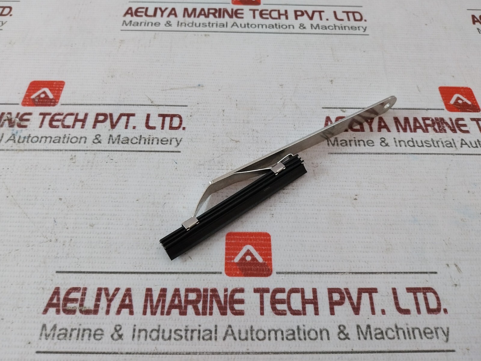 Hernis EX285W Wiper Arm Set for CCTV Monitoring System 81044 749-200.003