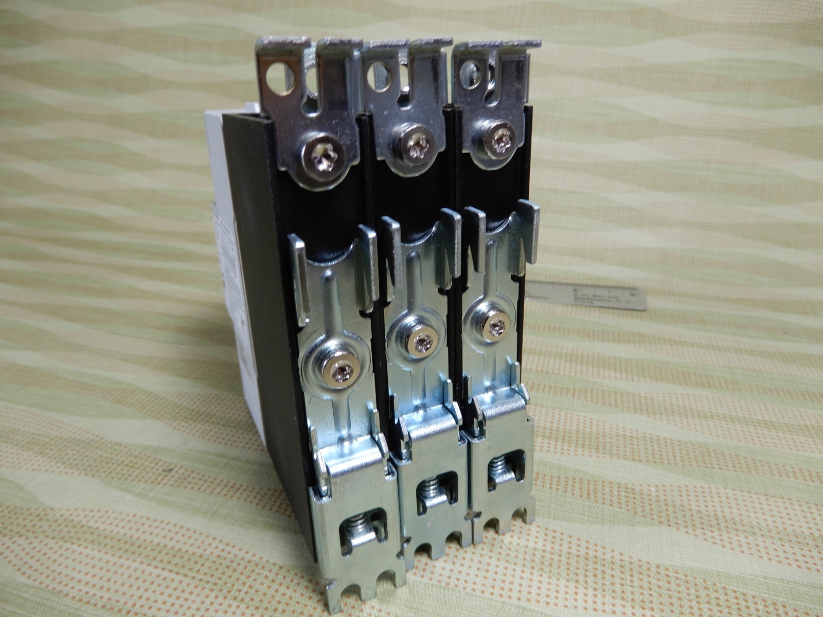 Carlo Gavazzi Din Mount Solid State Relays (3) RGC1A60A15KGU 20-275VAC In 20A BX